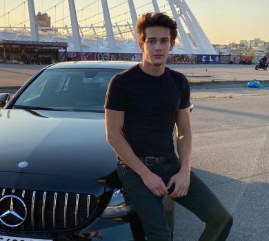 Я працюю з 15 років: син Арістова заявив, що сам заробив на авто