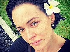 Астаф’єва на Балі показала груди в зірочках та модного брата 