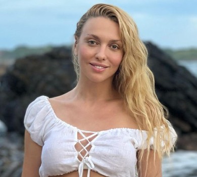 Полякова без мейкапу посвітила стрункими ніжками на тлі краєвидів Шрі-Ланки. ФОТО