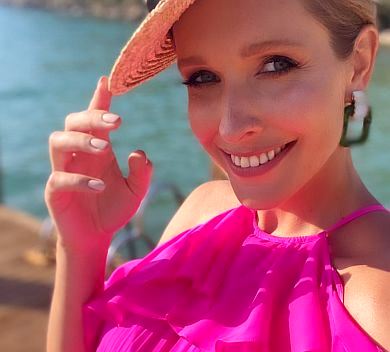 Горохи та фуксія: вагітна Осадча в Туреччині вигуляла ефектні луки. ФОТО 