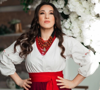 Хочу бути щасливою жінкою: Наталка Карпа про те, скільки разів за рік бачилася з Тєрєховим і чи є майбутнє в їхнього шлюбу