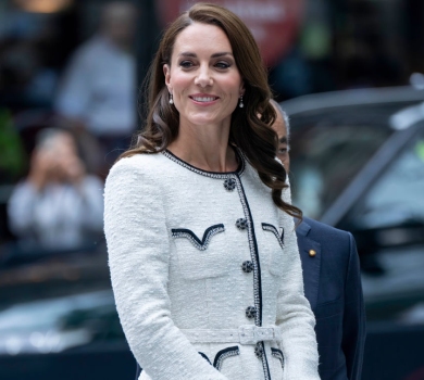 Не блейзер і не спідниця: Міддлтон у вигадливій ч/б сукні сходила до портретної галереї