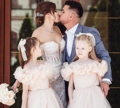 Сім’я на першому місці: новоспечена дружина екса Лорак показала весільні ФОТО