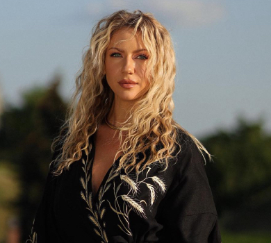 Монатік - документом 1991-го, Саніна і Kazka - співом, а Каменських - собою в патріотичному міні: зірки вітають країну з Днем Незалежності