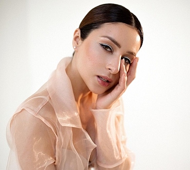 Я просто беззахисна жінка: Огнєвіч показала людину, що погрожує їй убивством, та попросила допомоги в Зеленського і Кличка