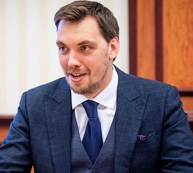 Ніколи не бачила його з дівчиною: вчителька розказала про прем’єра Гончарука. Шкільні ФОТО