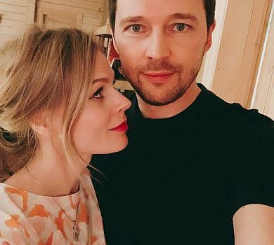 3-річний син зняв Фреймут із чоловіком на килимі