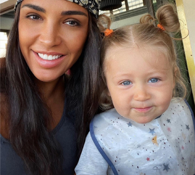 Дімопулос показала парне тренування з 3-річною дочкою