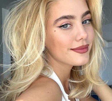 ВІА Гра Попова в мінішортах попозувала для звабливих ч/б-фото