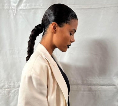 Чорно-біла та чорногуба Кунакі засвітилася на модному показі. ФОТО