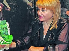 Айвазова чекає на $800 мільйонів і хоче обстежити Черновецького