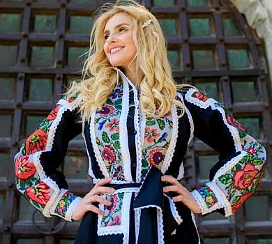 Подкопаєва, Бужинська та Федишин зі своїми чоловіками влаштували парад вишиванок у мережі