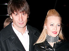 Fashion-патріоти: Галліна начепила пір'я, а Альонова - нашийник з шипами