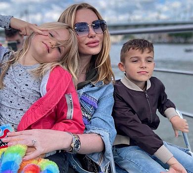 Щоби війна закінчилася, і ми приїхали додому: Камінська замилувала привітанням від сина й доньки. ВІДЕО