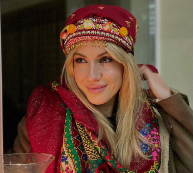 Гуцулка Ле: Нікітюк в хустці та з люлькою показалася в національному вбранні