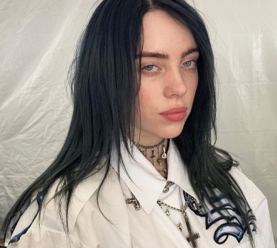 Біллі Айліш заспівала з українським прапором, який їй дала Jerry Heil. ВІДЕО 