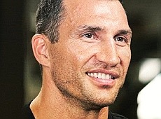 Кличко скупав дочку в океані. ФОТО