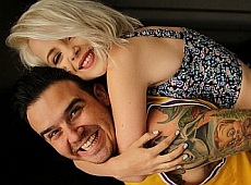 Міка Ньютон заручилася з американцем. ФОТО