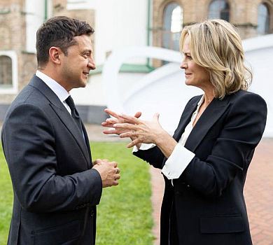 Робін Райт у Києві попозувала для ФОТО з Зеленськими та Джамалою