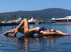 Екс-Кульбаба виставила засмаглі принади під сонцем Чорногорії. ФОТО