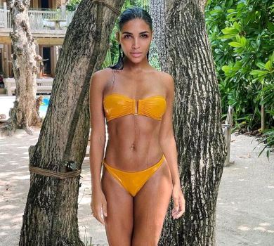 Дімопулос у купальнику похвалилася мальдівським раєм та запропонувала її вщипнути