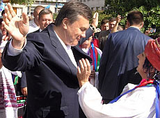 Янукович записався в конкуренти Черновецького у Луганську. ВІДЕО