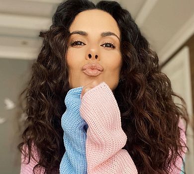 Каменських із голим животом показала, як розбудити свою внутрішню богиню