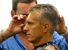 Напомадженого Хорошковського спіймали у перукарні. ВІДЕО