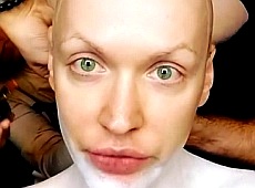 Монро показала, як з неї зробили лисого прибульця. ФОТО