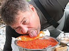 Розваги депутатів облради: ікра мисками та полювання на ведмедів 