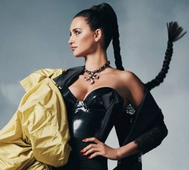 Пенелопа Крус у латексному корсеті похизувалася принадами для глянцю