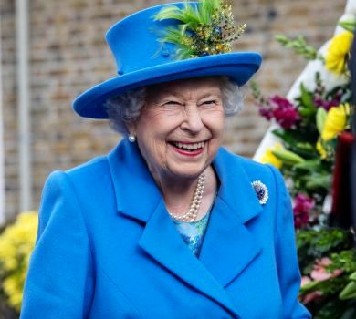 Більше не королівські: Єлизавета ІІ заборонила Гаррі та Меган вживати це слово в їхньому бренді - ЗМІ