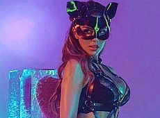 Сексі-кицька Седокова у вологому кліпі розтрощила крижане серце. ВІДЕО