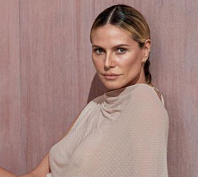 Тотал нюд: Клум у ретротрусах та прозорій сукні знялася для грецького Vogue 