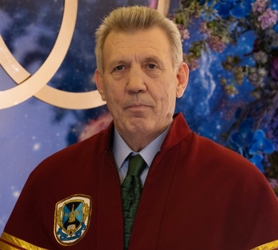 Підрахуй у Дубаї: Ківалов світить голим торсом у теплих краях. ФОТО