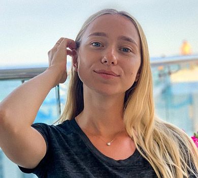 Жінка Павліка показалася в купальнику та розказала, за що себе любить