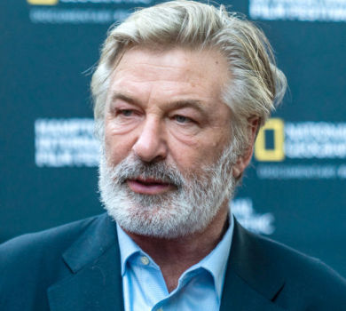 Грав у російську рулетку”: на Болдуїна подала до суду помічниця режисера