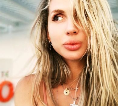 Як Лобода у Монако в ресторані на столі танцювала