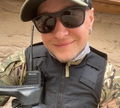 Хливнюк показався в окопі та розказав, як відволікається від прильотів