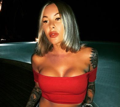 Губи, попа, циці: що постить в Instagram жінка футболіста Морозюка  