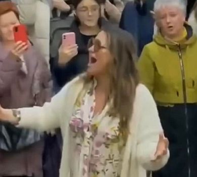 Могилевська під час повітряної тривоги заспівала Червону калину у київському метро. ВІДЕО