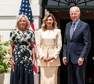 Зеленська у жовтих, Байден у блакитних: перші леді у Білому домі утворили взуттєвий лук. ФОТО 