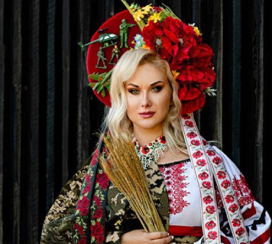 Вишиванка, піксель та колосся: Бужинська у яскравому вбранні втілила образ нескореної українки