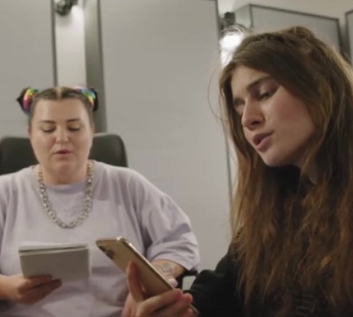 Кадри з Тигроловів і молода Сумська: alyona alyona та Jerry Heil презентували спільний кліп про відважного козака