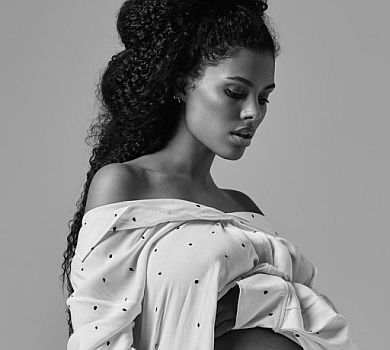 Вагітна дружина Венсана Касселя роздяглася для обкладинки. ФОТО