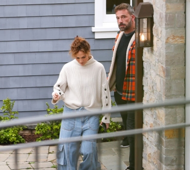 Лопес у карго-штанях і светрику засвітилася з Аффлеком у їхній новій оселі