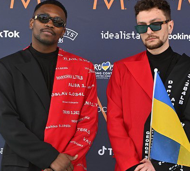 TVORCHI на бірюзовому хіднику Євробачення показалися в чорно-червоних костюмах із особливими іменами