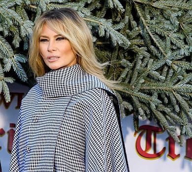 Її останнє Різдво в Білому домі: Меланія Трамп у Balenciaga зустріла ялинку