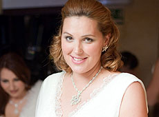 Клочкова вдягла весільну сукню, а Посипайко мацав штучні груди