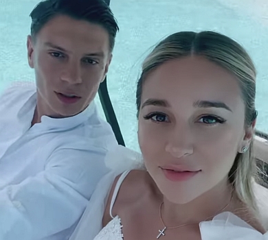 Каратистка Терлюга у бікіні попозувала новоспеченому чоловіку на Мальдівах 